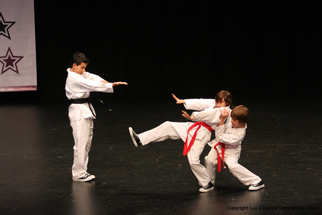 Luv2Dance350