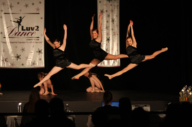 Luv2Dance492